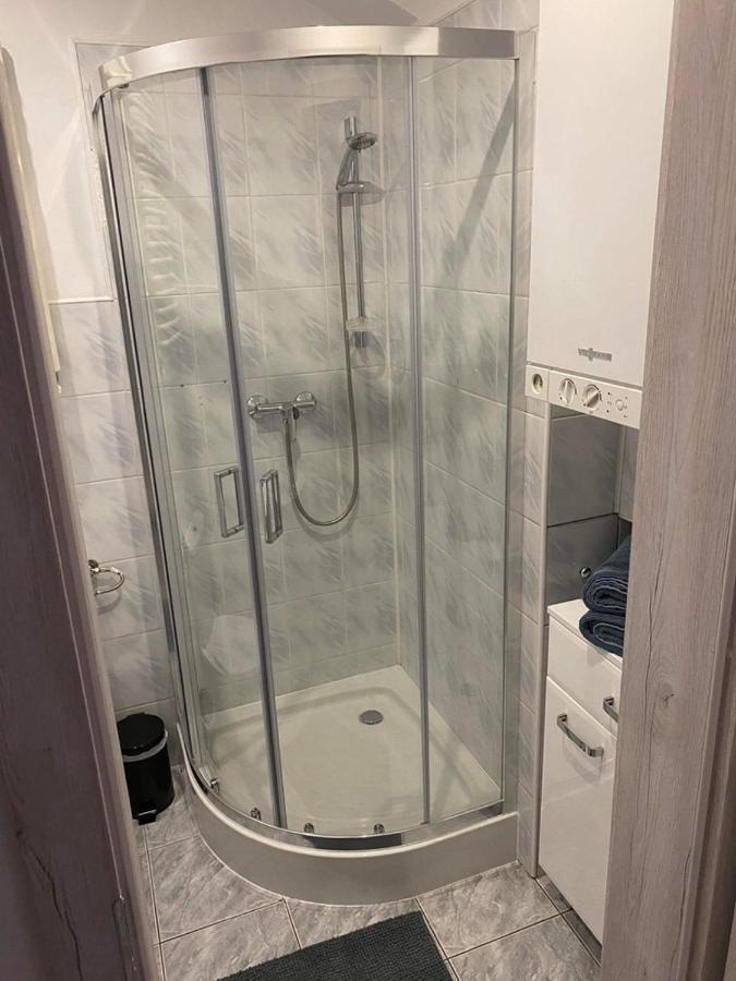 Apartament Przy Rynku Kambar Apartment โบเลสวาเวียส ภายนอก รูปภาพ