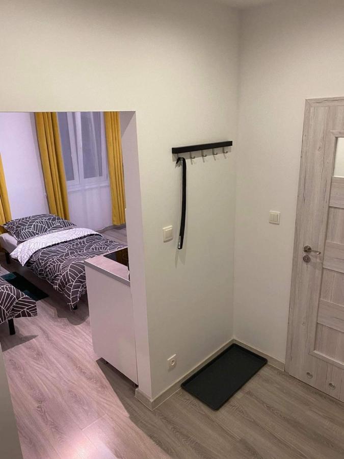 Apartament Przy Rynku Kambar Apartment โบเลสวาเวียส ภายนอก รูปภาพ